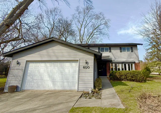 Single family home for sale at 600 Fairway Dr, Glenview, IL 60025 | MLS# 12788420
