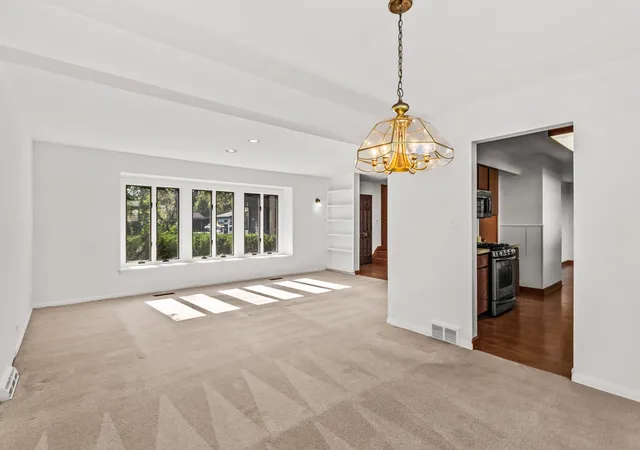 Photo 4 of Single family home for sale at 600 Fairway Dr, Glenview, IL 60025 | MLS# 12788420 | Listing updated on 2026-10-28