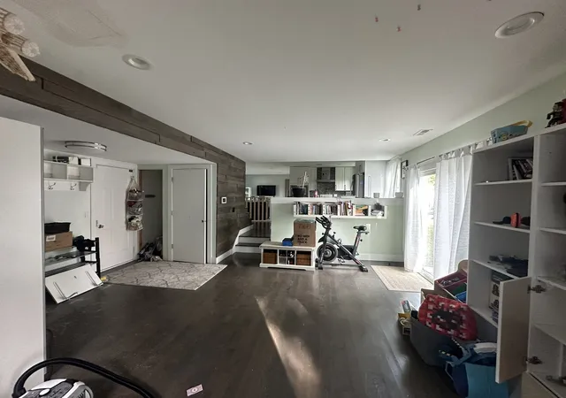 Photo 4 of Single family home for sale at 1105 Wilmington Ln, Hoffman Estates, IL 60169 | MLS# 12788436 | Listing updated on 2026-10-20
