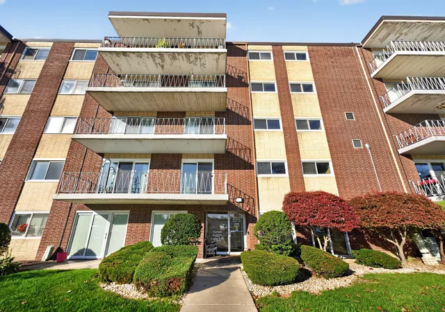 Photo 1 of Condo for sale at 2900 Maple Ave #24A, Downers Grove, IL 60515 | MLS# 12788438 | Listing updated on 2026-10-27