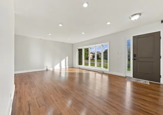 Photo 3 of Single family home for sale at 1586 Marshall Dr, Des Plaines, IL 60018 | MLS# 12788441 | Listing updated on 2026-10-27