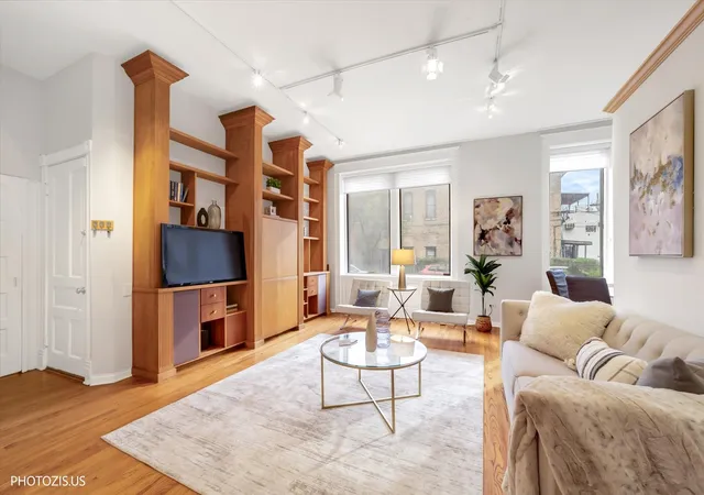 Photo 4 of Condo for sale at 2150 N Clifton Ave #1, Chicago, IL 60614 | MLS# 12788477 | Listing updated on 2026-10-22