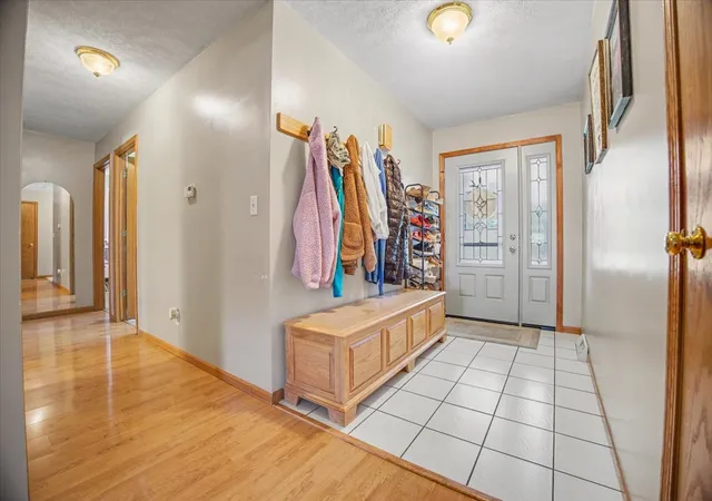 Photo 2 of Single family home for sale at 18 W Circle Dr, Streator, IL 61364 | MLS# 12788482 | Listing updated on 2026-10-23