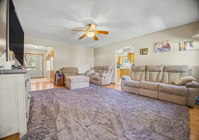 Photo 4 of Single family home for sale at 18 W Circle Dr, Streator, IL 61364 | MLS# 12788482 | Listing updated on 2026-10-23