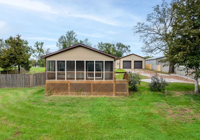 Photo 2 of Sale Pending at 2006 W 49th Street, Davenport, IA 52806 | MLS# 12788483 | Listing updated on 2026-10-22