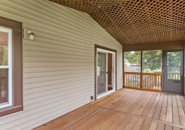 Photo 4 of Sale Pending at 2006 W 49th Street, Davenport, IA 52806 | MLS# 12788483 | Listing updated on 2026-10-22