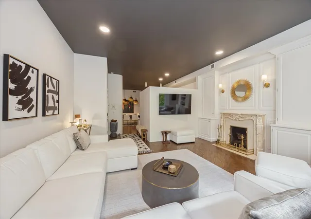 Listing Photo 4 - Condo for sale in building located at 78 E Elm St, Chicago, IL 60611 - Unit #3