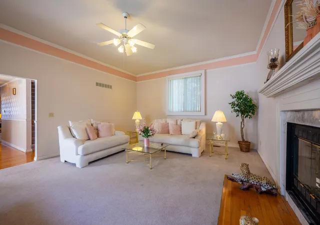 Photo 4 of Single family home for sale at 1708 Oak Park Dr, Champaign, IL 61822 | MLS# 12788492 | Listing updated on 2026-10-23