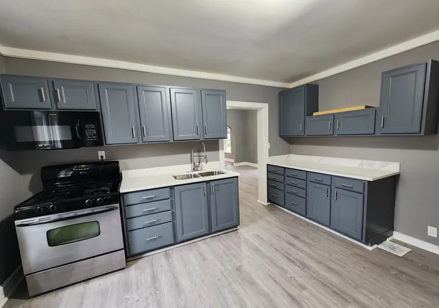 Photo 3 of Single family home for sale at 605 N Monroe St, Streator, IL 61364 | MLS# 12788510 | Listing updated on 2026-10-20