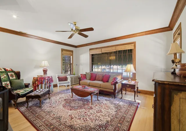 Photo 3 of Single family home for sale at 812 Courtland Ave, Park Ridge, IL 60068 | MLS# 12788527 | Listing updated on 2026-10-20