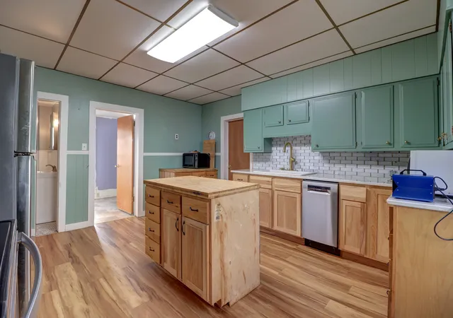 Photo 3 of Single family home for sale at 335 6th Avenue N, Clinton, IA 52732 | MLS# 12788528 | Listing updated on 2026-10-20