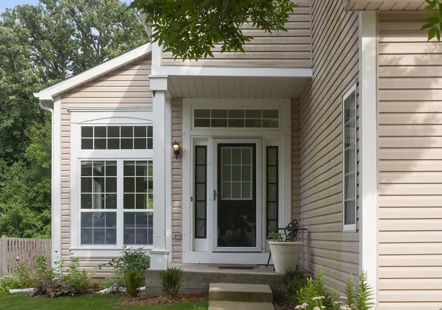 Photo 2 of Single family home for sale at 1531 Vineyard Dr, Gurnee, IL 60031 | MLS# 12788533 | Listing updated on 2026-10-20