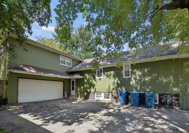 Photo 2 of Single family home for sale at 14938 Millard Ave, Midlothian, IL 60445 | MLS# 12788537 | Listing updated on 2026-10-20