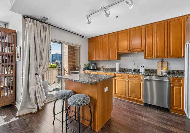 Photo 4 of Condo for sale at 720 W Randolph St #701, Chicago, IL 60661 | MLS# 12788539 | Listing updated on 2026-10-29