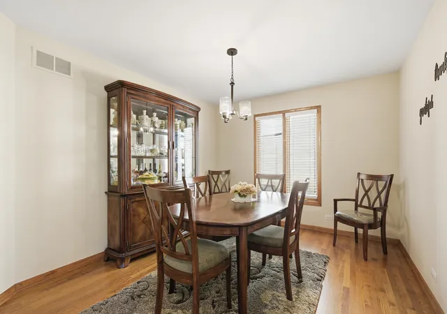 Photo 3 of Single family home for sale at 1041 E Thomas St, Arlington Heights, IL 60004 | MLS# 12788544 | Listing updated on 2026-10-23