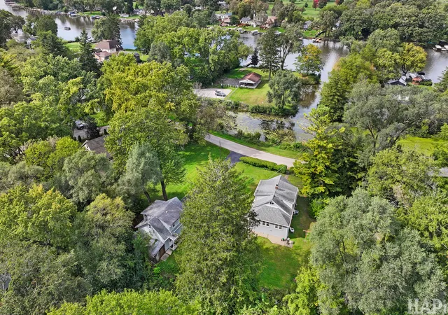 Photo 3 of Single family home for sale at 2225 Lagoon Dr, Fox River Grove, IL 60021 | MLS# 12788554 | Listing updated on 2026-10-24