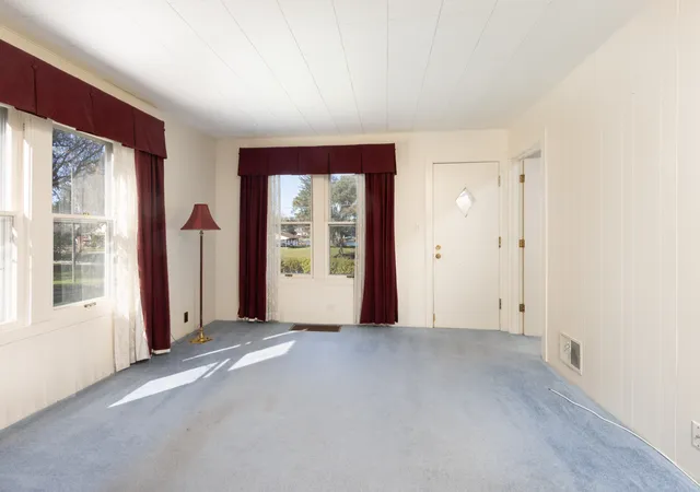 Photo 4 of Single family home for sale at 2225 Lagoon Dr, Fox River Grove, IL 60021 | MLS# 12788554 | Listing updated on 2026-10-24
