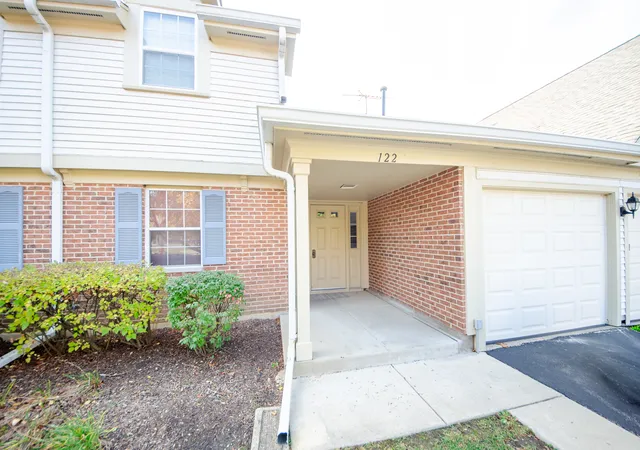 Listing Photo 2 - Condo for sale in building located at 122 Stirling Ln, Schaumburg, IL 60194 - Unit #X1