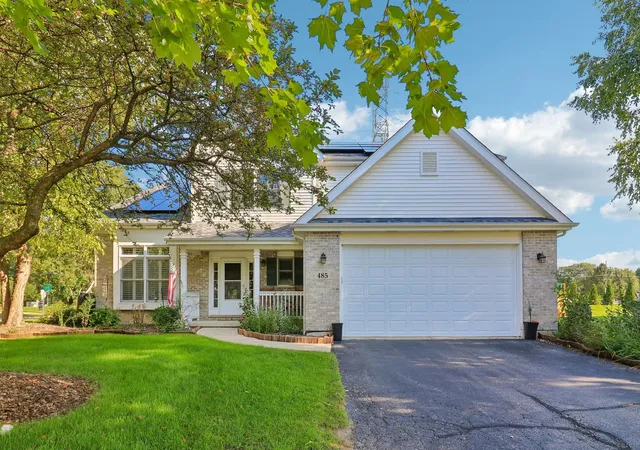 Photo 1 of Single family home for sale at 485 Spring Ridge Dr, Crystal Lake, IL 60012 | MLS# 12788561 | Listing updated on 2026-10-22