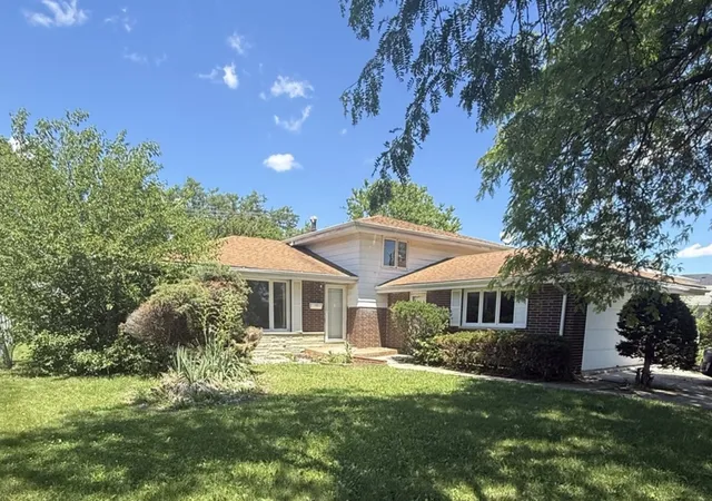 Single family home for sale at 942 E 168th Street, South Holland, IL 60473 | MLS# 12788567