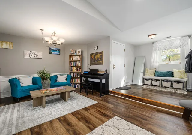 Photo 4 of Condo for sale at 178 Grove Ave #C, Des Plaines, IL 60016 | MLS# 12788571 | Listing updated on 2026-10-22