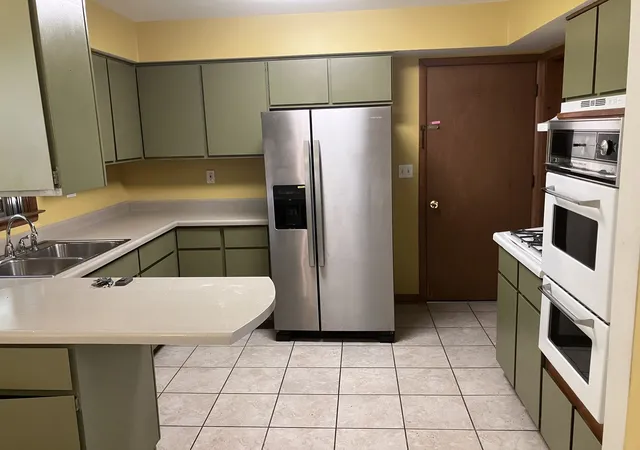 Photo 3 of Single family home for sale at 1333 Eastview Dr, Waukegan, IL 60085 | MLS# 12788579 | Listing updated on 2026-10-21