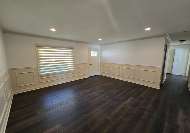 Photo 3 of Single family home for sale at 5633 Fernwood Ct, Matteson, IL 60443 | MLS# 12788582 | Listing updated on 2026-10-20