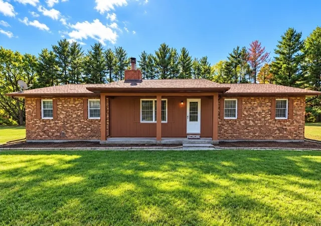 Single family home for sale at 11775 E Pebble Rd, Mt Vernon, IL 62864 | MLS# 12788583