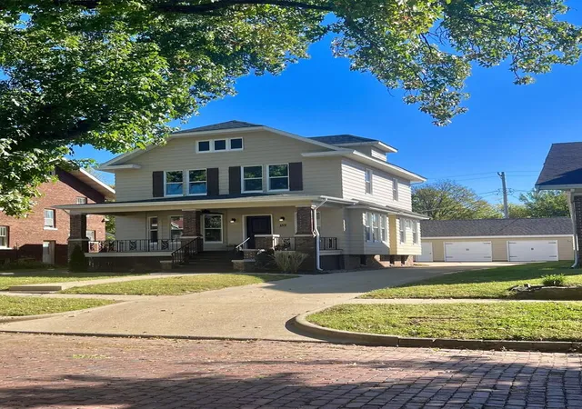 Photo 1 of Single family home for sale at 152 E Cobb Ave, Decatur, IL 62522 | MLS# 12788588 | Listing updated on 2026-10-20