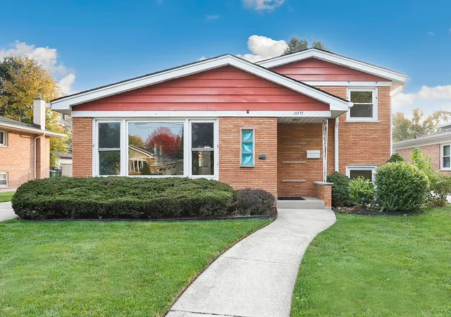 Photo 1 of Single family home for sale at 10537 S Kostner Ave, Oak Lawn, IL 60453 | MLS# 12788590 | Listing updated on 2026-10-29