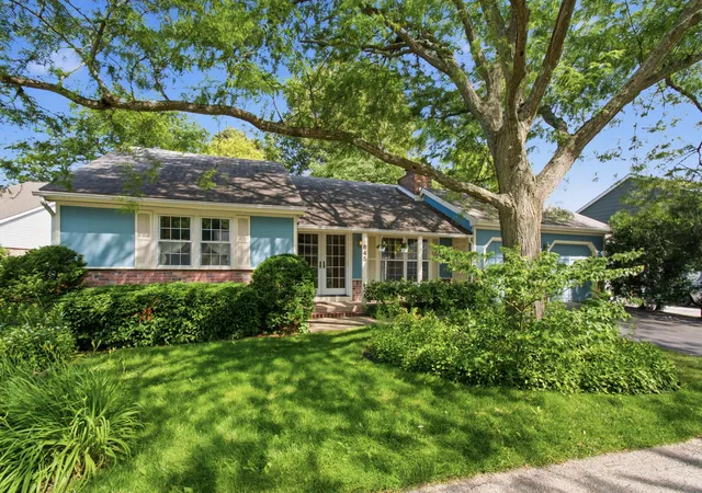 Single family home for sale at 645 Stout Ct, Gurnee, IL 60031 | MLS# 12788594