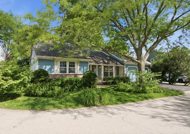 Photo 2 of Single family home for sale at 645 Stout Ct, Gurnee, IL 60031 | MLS# 12788594 | Listing updated on 2026-10-20