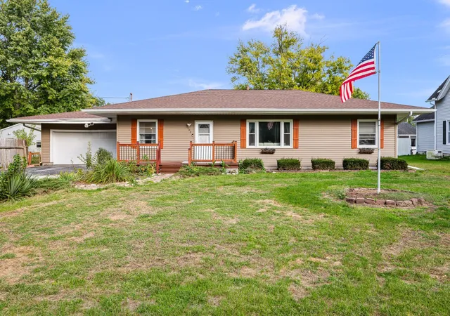 Photo 1 of Single family home for sale at 302 N Blayney St, Alexis, IL 61412 | MLS# 12788600 | Listing updated on 2026-10-27