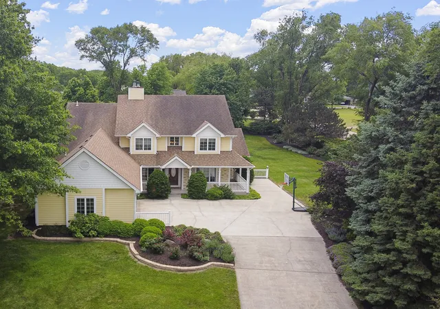 Photo 2 of Single family home for sale at 295 W Grandin Rd, Morris, IL 60450 | MLS# 12788622 | Listing updated on 2026-10-20