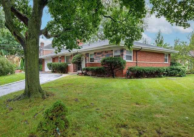 Photo 3 of Single family home for sale at 6756 N Keating Ave, Lincolnwood, IL 60712 | MLS# 12788638 | Listing updated on 2026-10-20