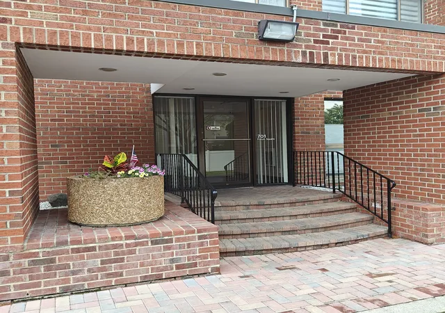Photo 1 of Townhouse for sale at 701 Forum Sq #106, Glenview, IL 60025 | MLS# 12788640 | Listing updated on 2026-10-20