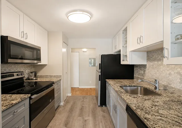 Photo 2 of Townhouse for sale at 701 Forum Sq #106, Glenview, IL 60025 | MLS# 12788640 | Listing updated on 2026-10-20