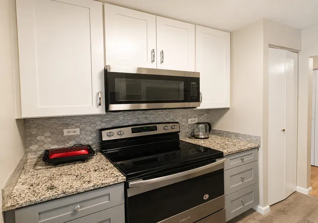 Photo 3 of Townhouse for sale at 701 Forum Sq #106, Glenview, IL 60025 | MLS# 12788640 | Listing updated on 2026-10-20