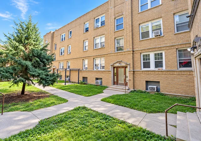 Photo 2 of Condo for sale at 1703 W Wallen Ave #1C, Chicago, IL 60626 | MLS# 12788648 | Listing updated on 2026-10-20