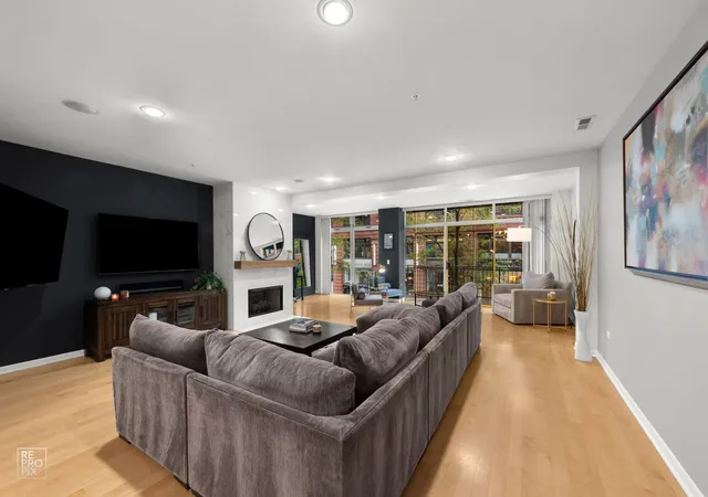 Photo 2 of Condo for sale at 433 N Wells St #201, Chicago, IL 60654 | MLS# 12788658 | Listing updated on 2026-10-22