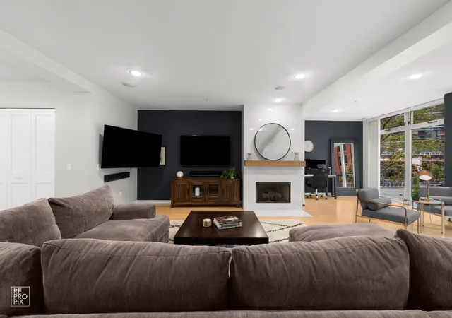 Photo 3 of Condo for sale at 433 N Wells St #201, Chicago, IL 60654 | MLS# 12788658 | Listing updated on 2026-10-22