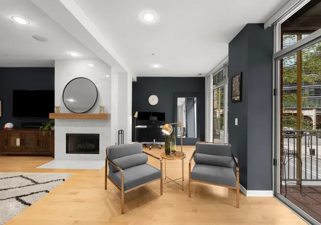 Listing Photo 5 - Condo for sale in building located at 433 N Wls St, Chicago, IL 60654 - Unit #201