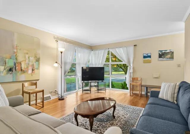 Photo 3 of Single family home for sale at 1100 Oxford Rd, Deerfield, IL 60015 | MLS# 12788659 | Listing updated on 2026-10-22
