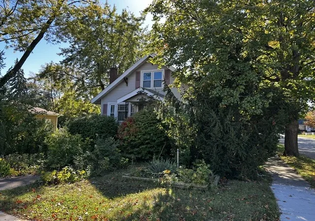 Photo 2 of Single family home for sale at 1322 Plainfield Rd, Joliet, IL 60435 | MLS# 12788671 | Listing updated on 2026-10-23