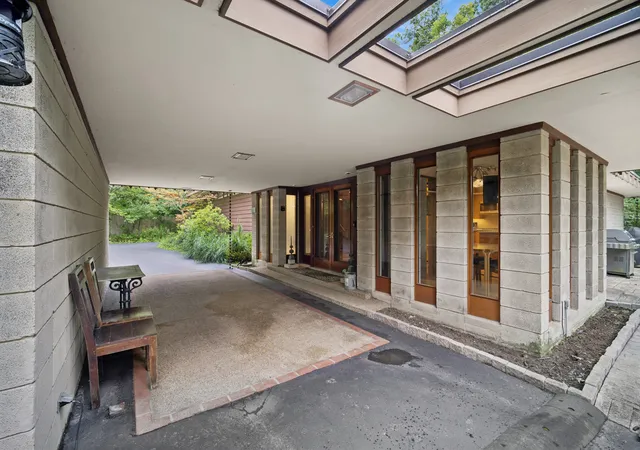 Photo 3 of Single family home for sale at 1120 Ridgewood Dr, Highland Park, IL 60035 | MLS# 12788706 | Listing updated on 2026-10-20