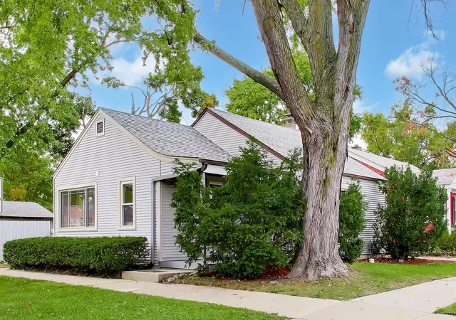 Photo 2 of Single family home for sale at 4458 Oak Park Ave, Stickney, IL 60402 | MLS# 12788741 | Listing updated on 2026-10-21