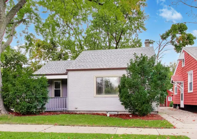 Photo 3 of Single family home for sale at 4458 Oak Park Ave, Stickney, IL 60402 | MLS# 12788741 | Listing updated on 2026-10-21
