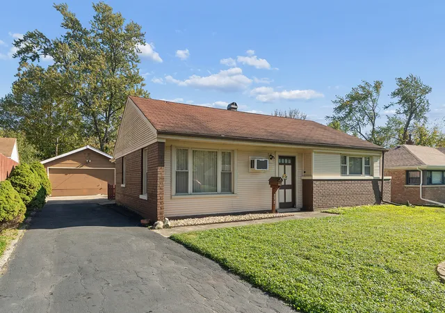 Photo 1 of Single family home for sale at 272 Mohawk St, Park Forest, IL 60466 | MLS# 12788744 | Listing updated on 2026-10-29