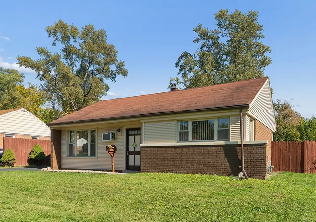Photo 2 of Single family home for sale at 272 Mohawk St, Park Forest, IL 60466 | MLS# 12788744 | Listing updated on 2026-10-29