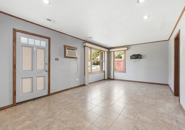 Photo 3 of Single family home for sale at 272 Mohawk St, Park Forest, IL 60466 | MLS# 12788744 | Listing updated on 2026-10-29